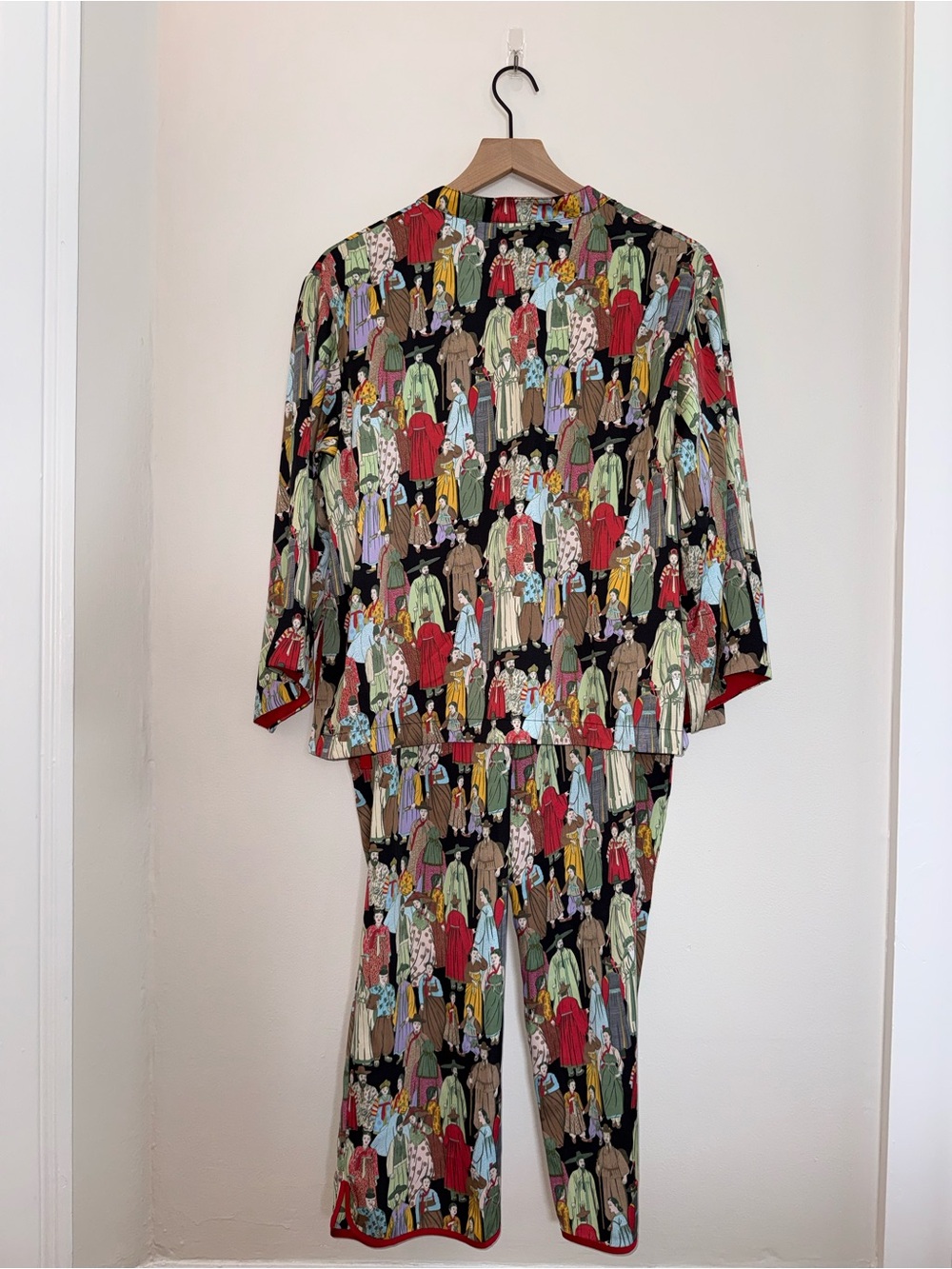 Natori Multicolor Figurine-Print Pajama Set with Red Trim - Picture 2 of 10